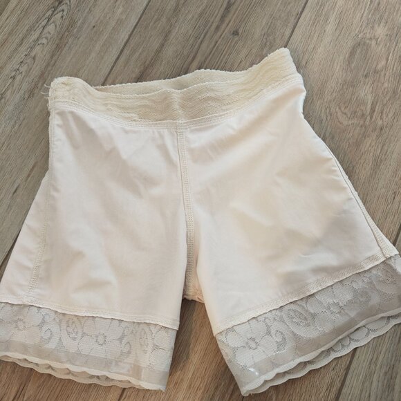 Girdles SHORT RAISES INVISIBLE TAIL (REF. C-042) Forma tu Cuerpa (Colombia) - Picture 6 of 7